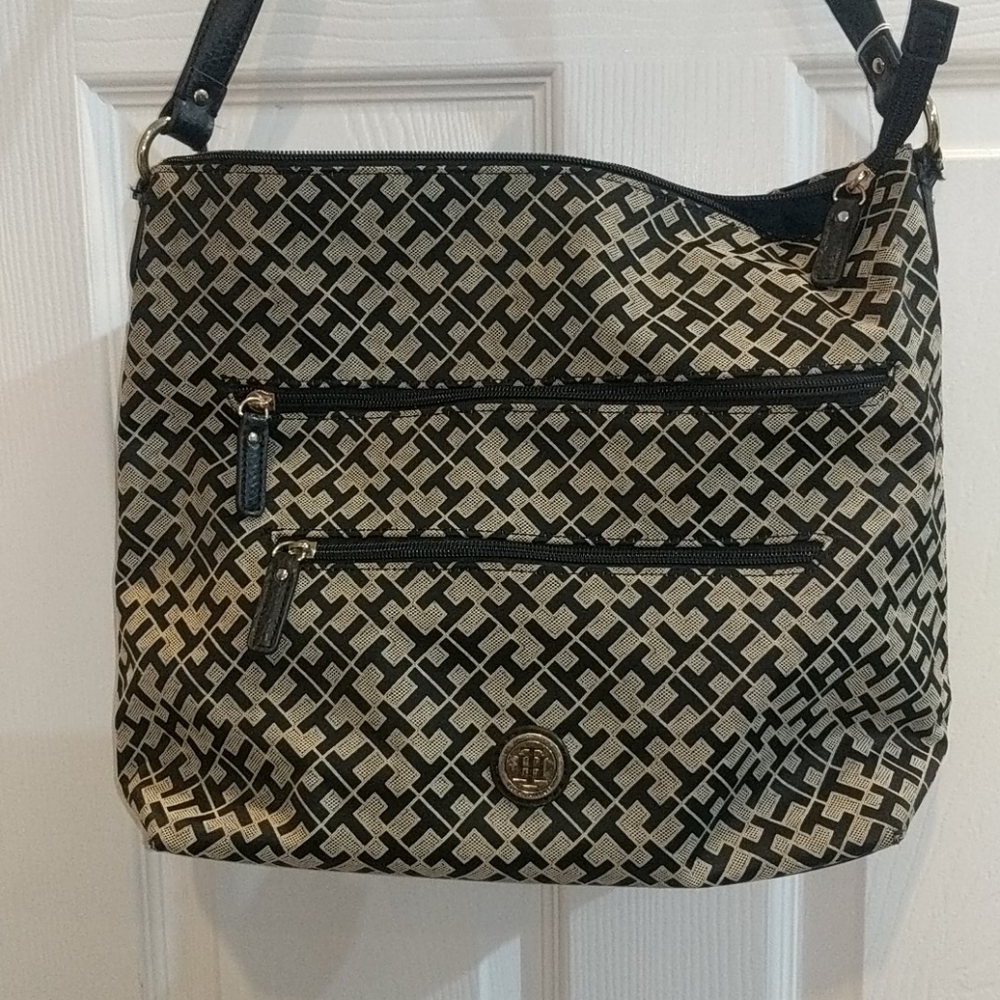 Tommy hilfiger large handbag exc. Cond